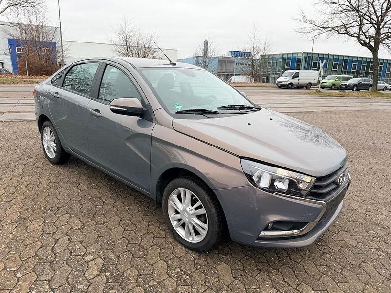 Gebraucht Lada Vesta 106 PS (77 kW) 2018 Limousine