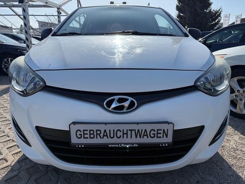 Gebraucht Hyundai i20 Classic 86 PS (63 kW) 2012 Weiß Kleinwagen