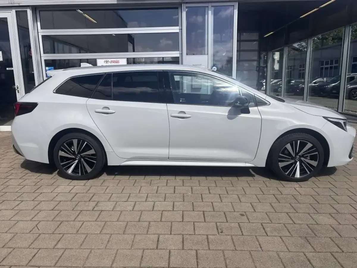 Neu Toyota Corolla 178 PS (130 kW) 2026 Grau Kombi