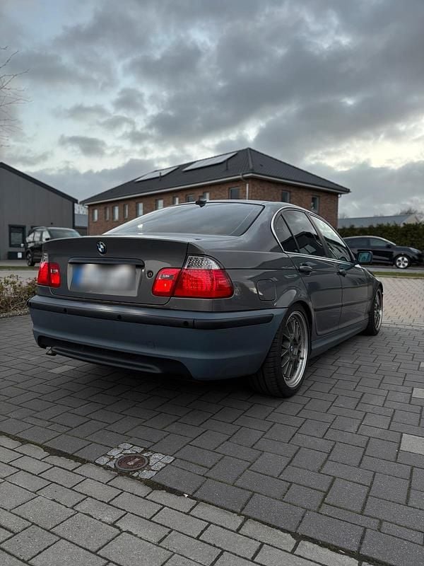 Gebraucht BMW 320 Basis 150 PS (110 kW) 2004 Grau Limousine