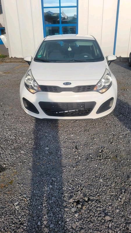 Usata Kia Rio 85 CV (62 kW) 2011 Bianco Berlina