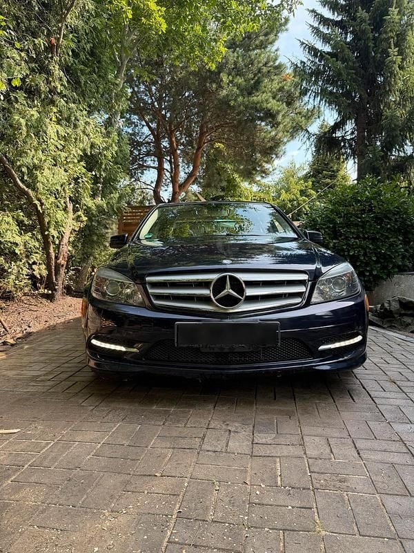 Blau Gebraucht 2011 Mercedes C300 Limousine | 7.299 € (Superpreis) - Bild 1/4