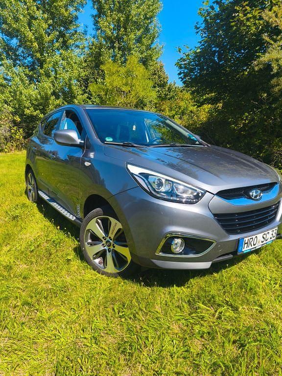 Grau Gebraucht 2015 Hyundai ix35 Finale SUV | 9.500 € (Fairer Preis) - Bild 1/4