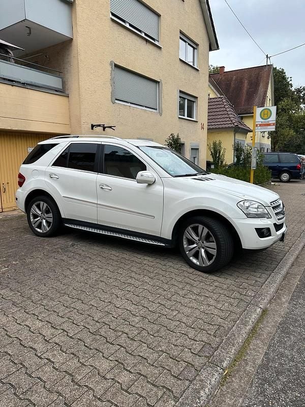 Weiß Gebraucht 2008 Mercedes ML500 SUV | 15.000 € - Bild 1/4
