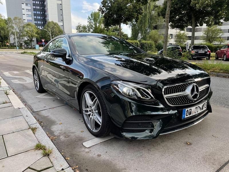 Gebraucht Mercedes E220 AMG 194 PS (142 kW) 2018 Grün Coupé