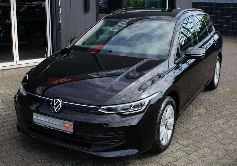 Grenadillschwarz metallic Neu 2025 VW Golf VIII Life Kombi | 28.490 € (Guter Preis) - Bild 1/4