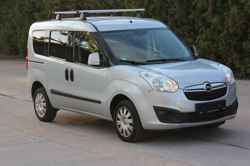 Silber Gebraucht 2017 Opel Combo Edition Van / Kleinbus | 7.900 € (Fairer Preis) - Bild 1/4