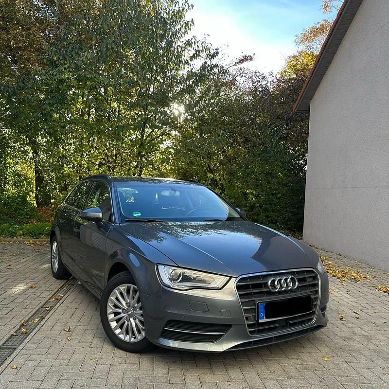 Grau Gebraucht 2015 Audi A3 Comfort Kombi | 13.650 € (Fairer Preis) - Bild 1/4