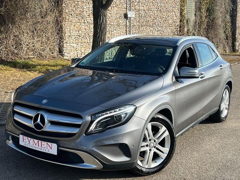 Grau Gebraucht 2015 Mercedes GLA200 SUV | 17.400 € (Fairer Preis) - Bild 1/4