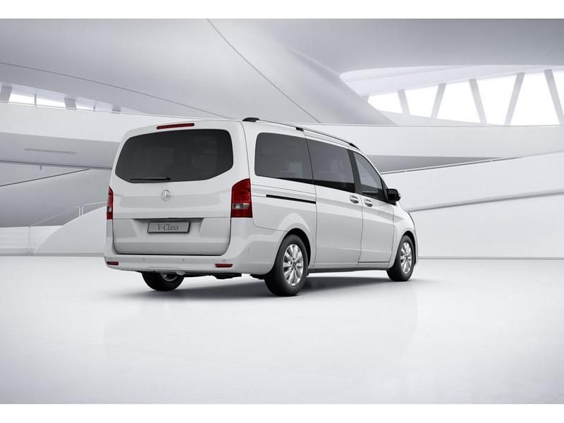 Gebraucht Mercedes V220 163 PS (119 kW) 2022 Weiss / arktikweiss Van / Kleinbus