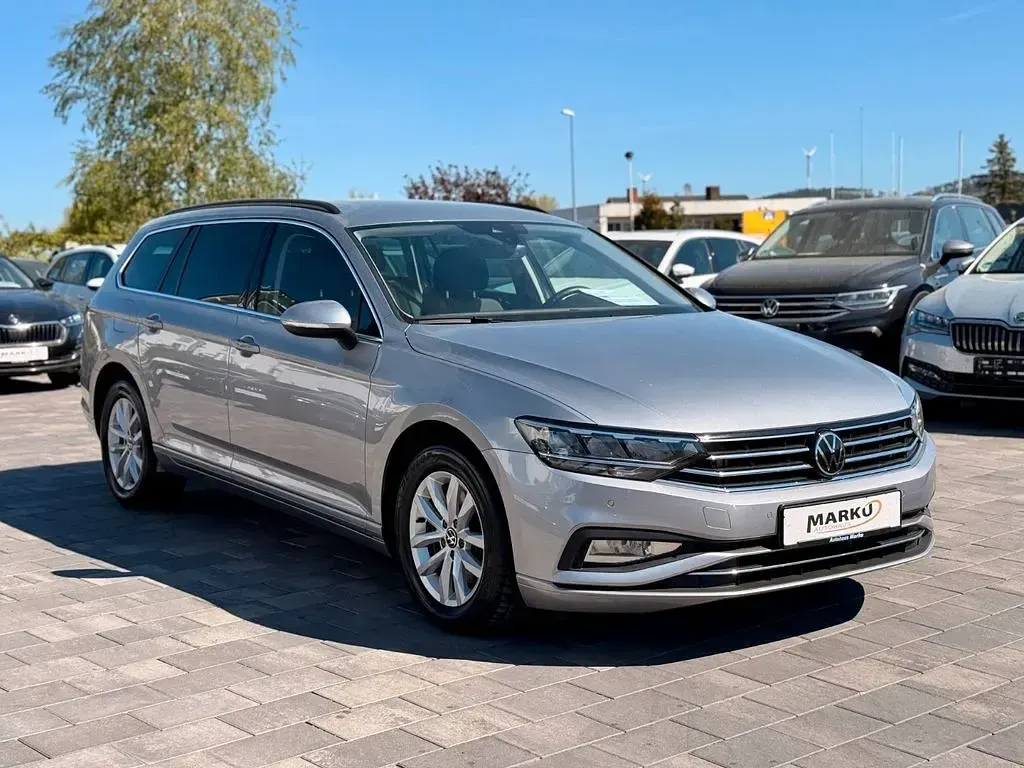 Gebraucht VW Passat Business 150 PS (110 kW) 2023 Silber Kombi
