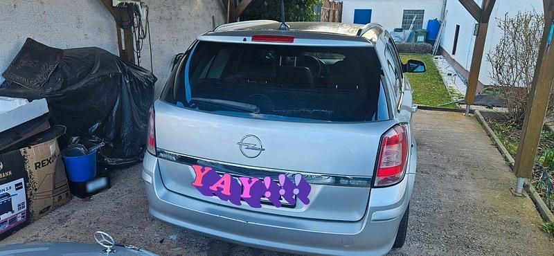 Gebraucht Opel Astra Edition 101 PS (74 kW) 2010 Silber Kombi