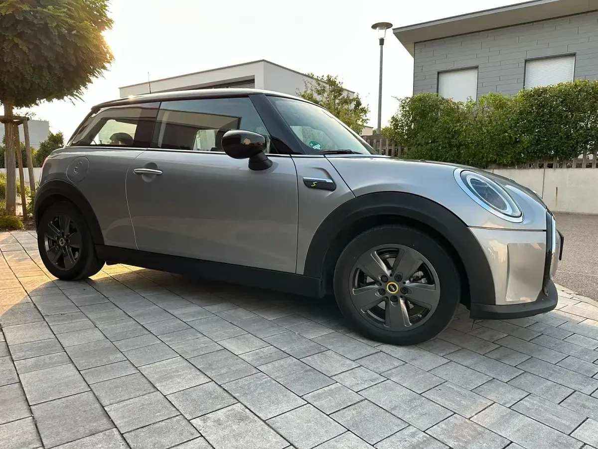 Gebraucht Mini Cooper SE Essential 135 kW (184 PS) 2022 Grau Kleinwagen