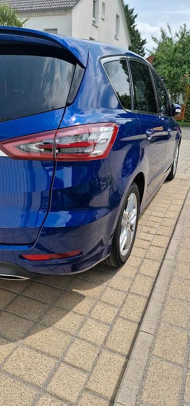 Używany Ford S-MAX Titanium 180 KM (132 kW) 2017 Niebieski Minivan
