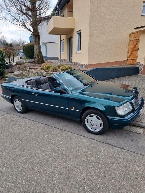 Gebraucht Mercedes E200 136 PS (100 kW) 1995 Grün Cabrio