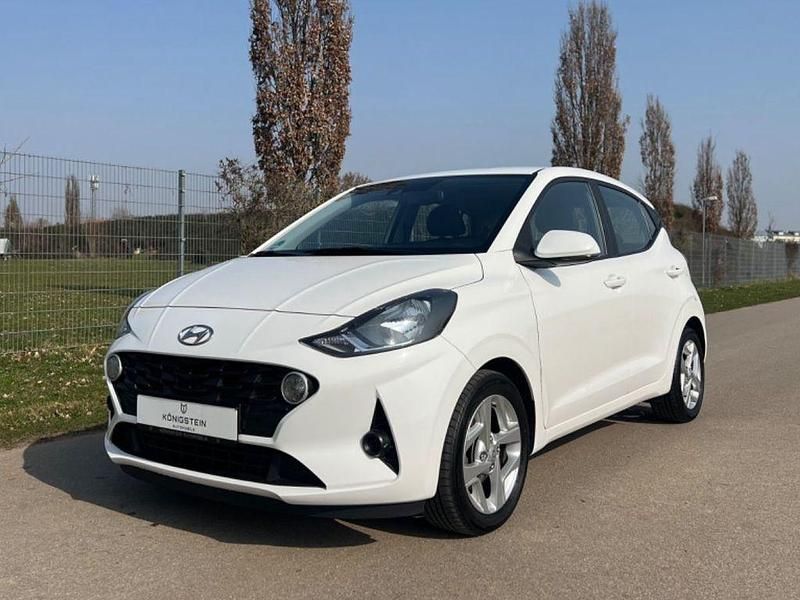 Gebraucht Hyundai i10 Trend 84 PS (61 kW) 2022 Weiß Kleinwagen