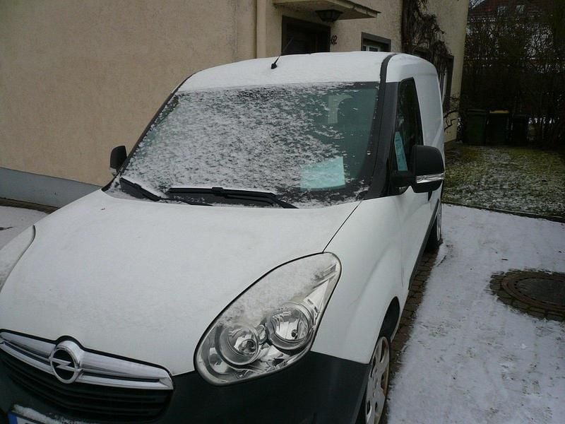 Weiß Gebraucht 2013 Opel Combo Van | 4.600 € - Bild 1/4