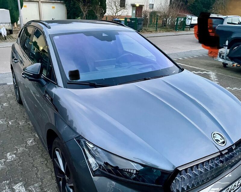 Grau Gebraucht 2023 Skoda Enyaq iV SportLine SUV | 39.950 € (Etwas zu teuer) - Bild 1/4