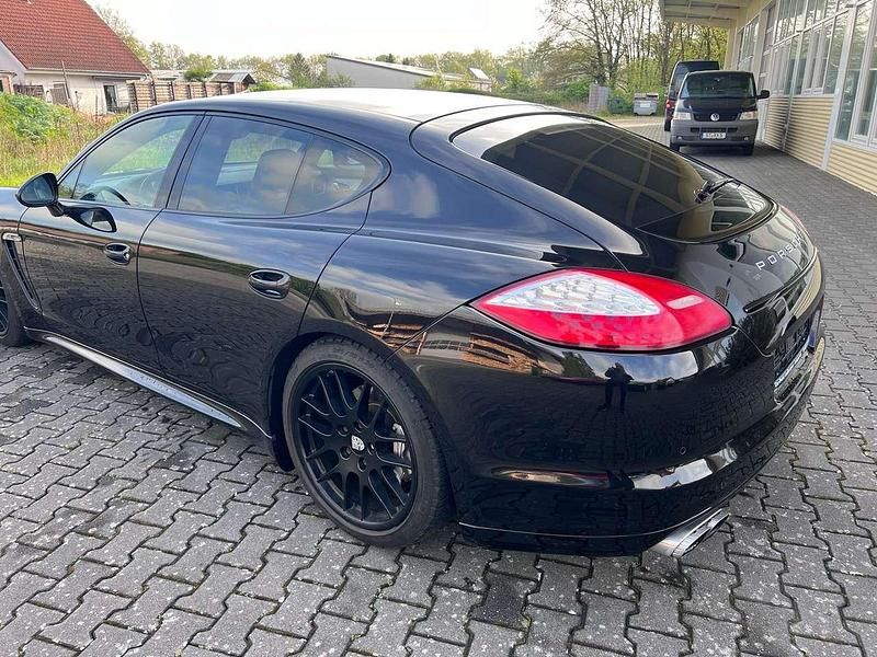 Gebraucht Porsche Panamera 4S 400 PS (294 kW) 2011 Basaltschwarzmetallic Limousine