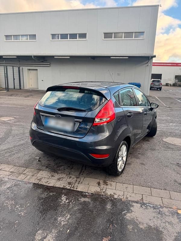 Gebraucht Ford Fiesta 82 PS (60 kW) 2010 Blau Kleinwagen