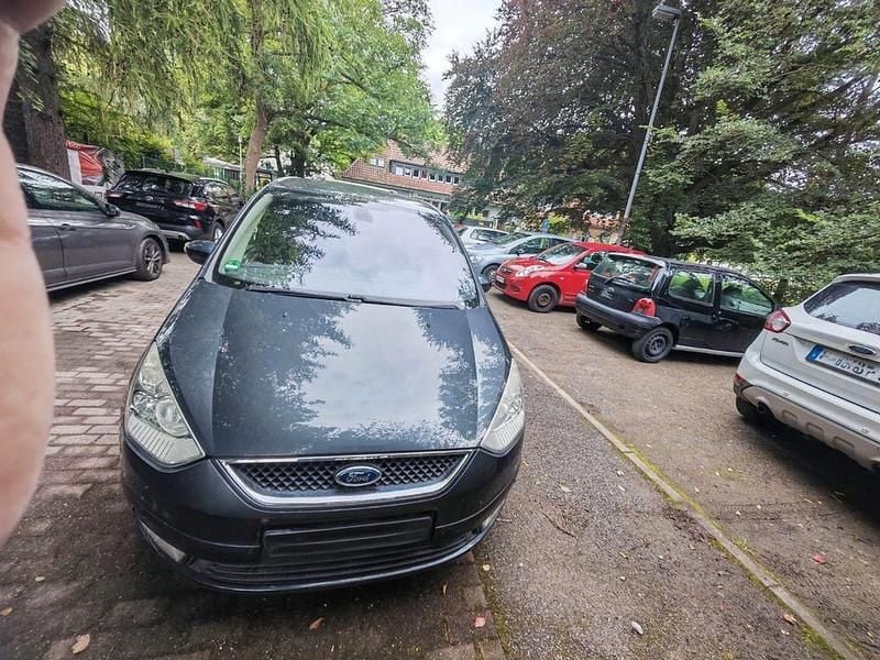 Braun Gebraucht 2008 Ford Galaxy Ghia Van / Kleinbus | 5.000 € (Fairer Preis) - Bild 1/4