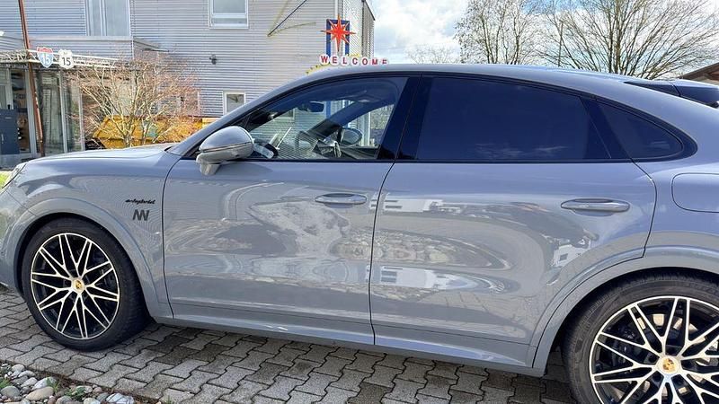 Gebraucht Porsche Cayenne 470 PS (345 kW) 2024 Grau SUV