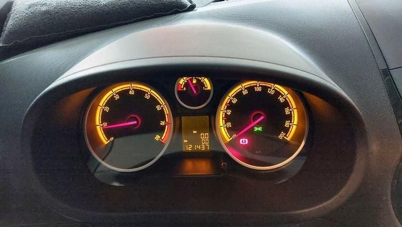 Gebraucht Opel Corsa Color Edition 101 PS (74 kW) 2014 Schwarz Kleinwagen