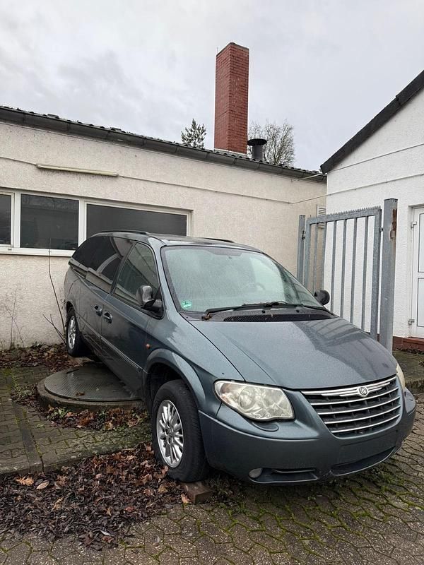 Grau Gebraucht 2007 Chrysler Grand Voyager Van / Kleinbus | 820 € (Guter Preis) - Bild 1/4
