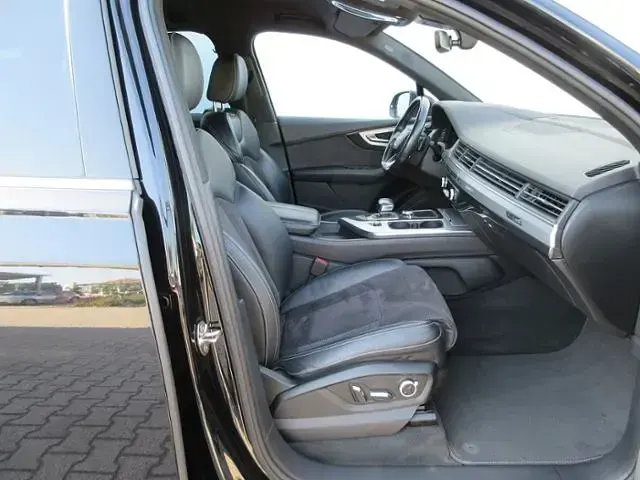 Gebraucht Audi SQ7 Ambiente 435 PS (319 kW) 2017 Schwarz (orcaschwarz metallic) SUV
