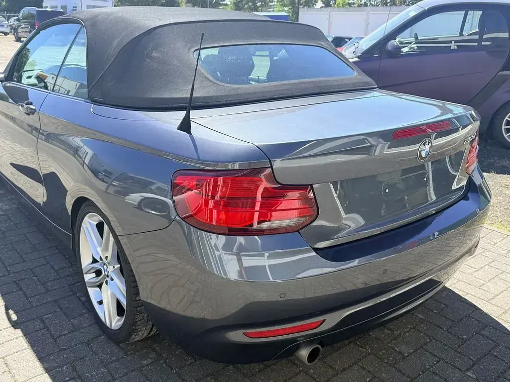 Gebraucht BMW 218 Advantage 150 PS (110 kW) 2018 Grau Cabrio