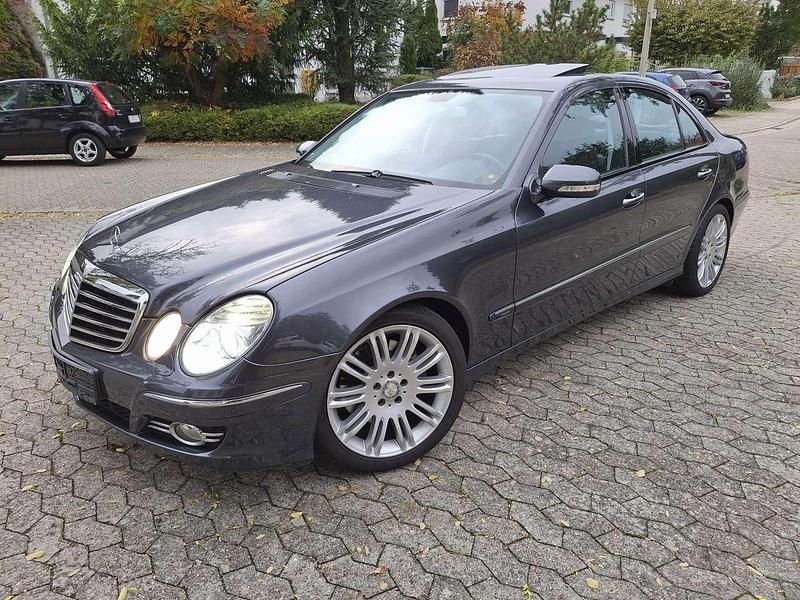 Grau Gebraucht 2008 Mercedes E280 Avantgarde Limousine | 11.400 € (Teuer) - Bild 1/4