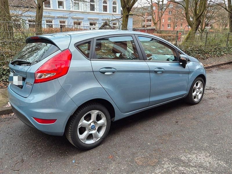 Gebraucht Ford Fiesta Trend 82 PS (60 kW) 2009 Silber Kleinwagen