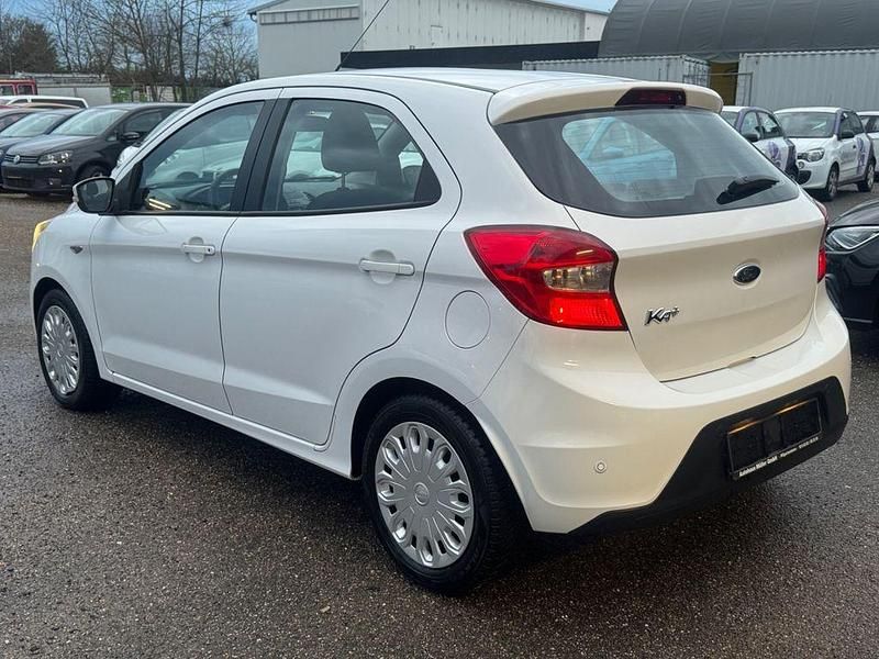 Gebraucht Ford Ka Plus Basis 69 PS (50 kW) 2016 Weiß Kleinwagen