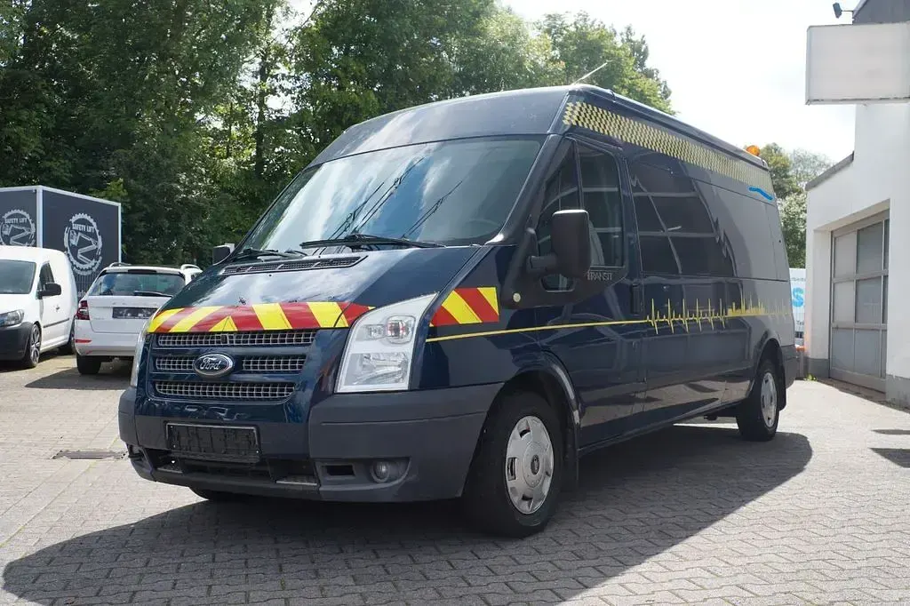 Gebraucht Ford 300 Trend 125 PS (91 kW) 2013 Blau Kombi