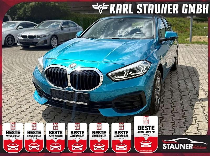 Blau snapper rocks blue metallic metallic Gebraucht 2024 BMW 118 Advantage Kleinwagen | 22.480 € (Guter Preis) - Bild 1/2