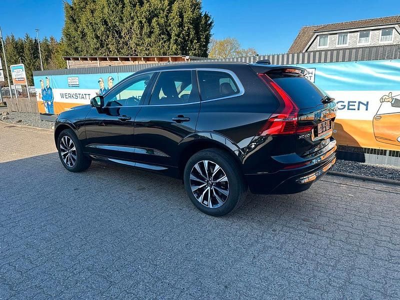 Gebraucht Volvo XC60 Core 197 PS (144 kW) 2023 Schwarz SUV