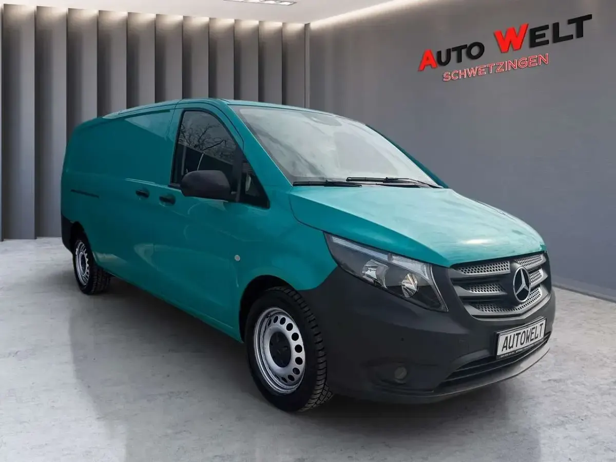 Gebraucht Mercedes Vito 136 PS (100 kW) 2022 Grün Van