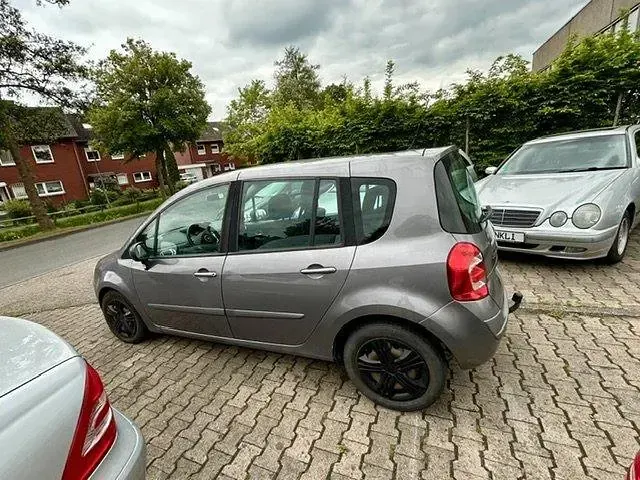 Używany Renault Modus 86 KM (63 kW) 2009 Brązowy Minivan