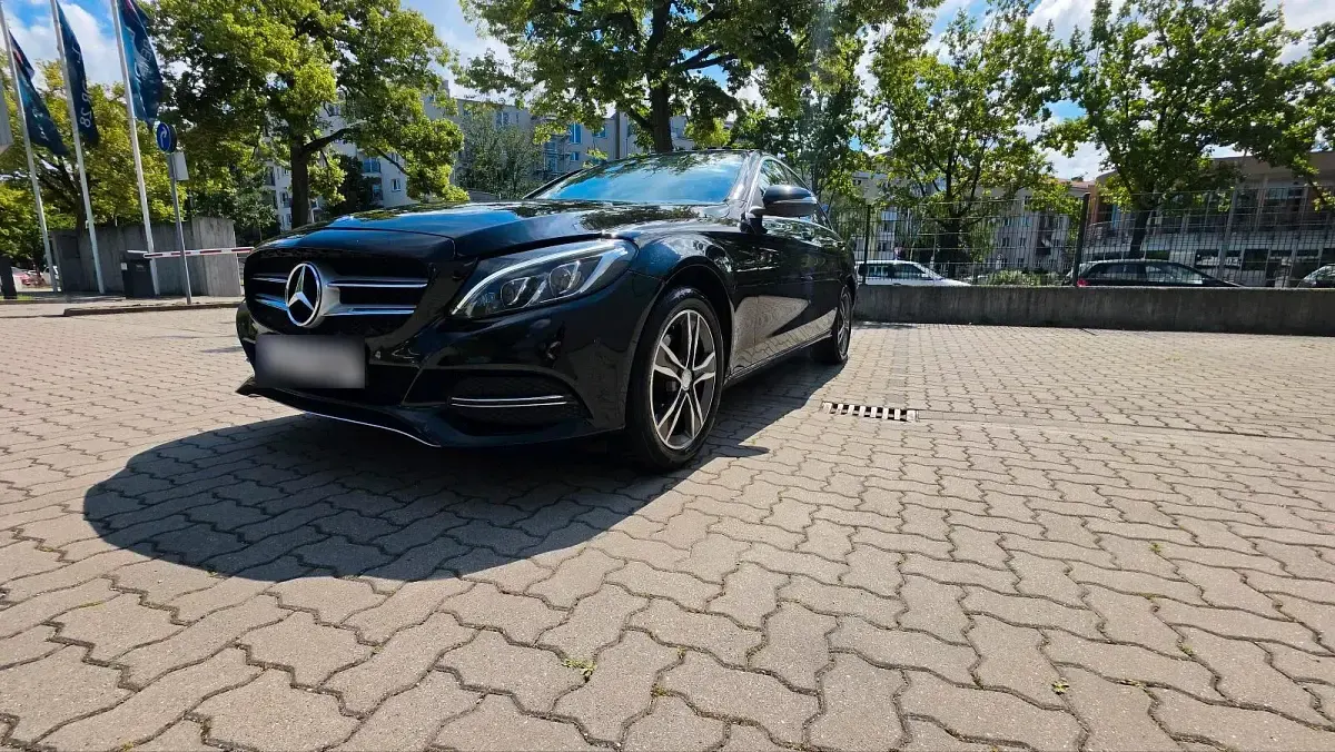 Gebraucht Mercedes C220 170 PS (125 kW) 2015 Schwarz Limousine