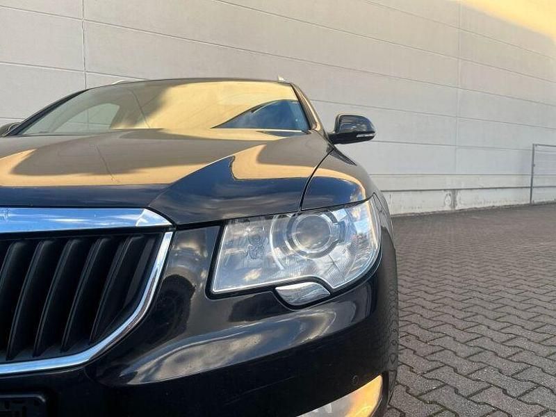 Gebraucht Skoda Superb Elegance 170 PS (125 kW) 2011 Schwarzmagic perleffekt Kombi