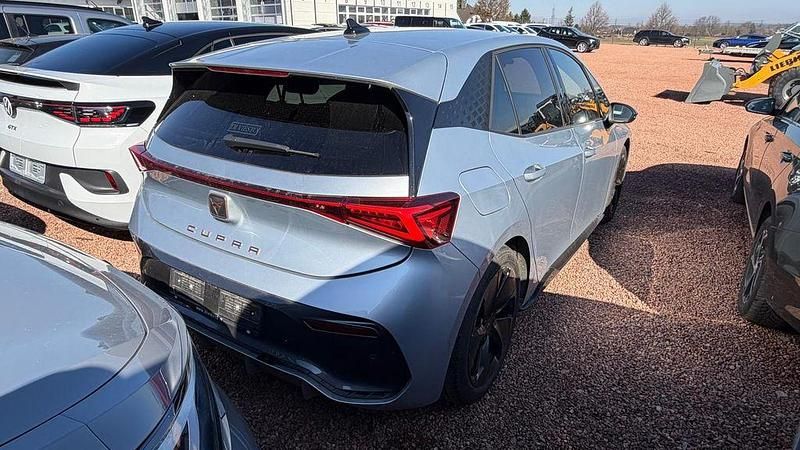 Gebraucht Cupra Born 169 kW (231 PS) 2023 Geysirsilber Kleinwagen