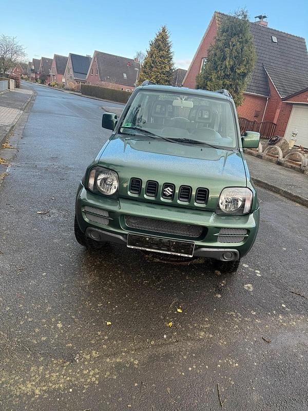 Usado Suzuki Jimny 85 HP (62 kW) 2009 Verde SUV