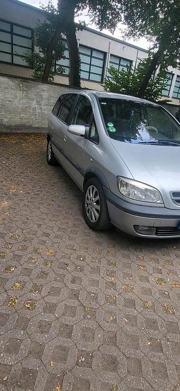 Gebraucht Opel Zafira 130 PS (95 kW) 2003 Silber Van / Kleinbus