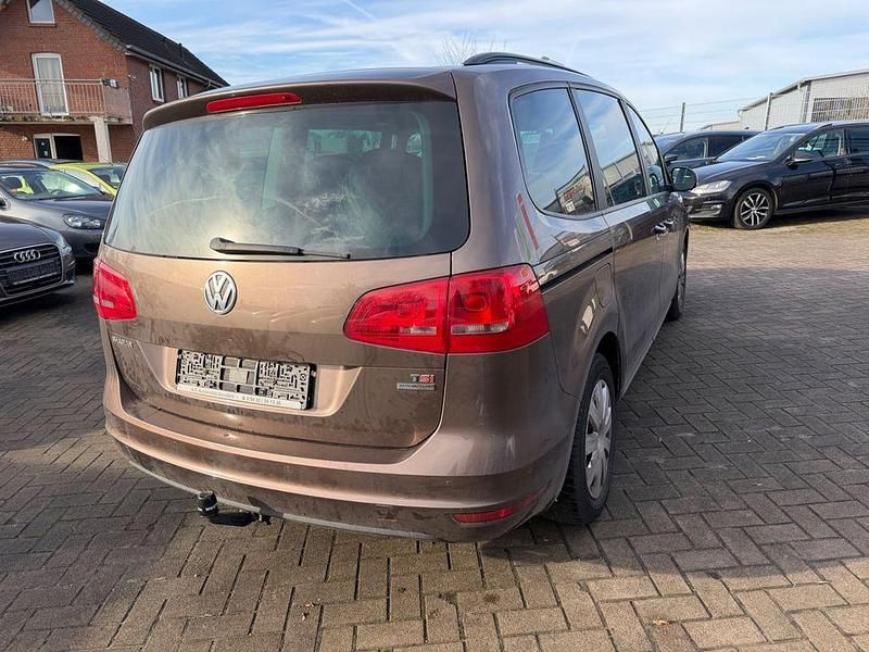Gebraucht VW Sharan Trendline 150 PS (110 kW) 2011 Braun Van / Kleinbus