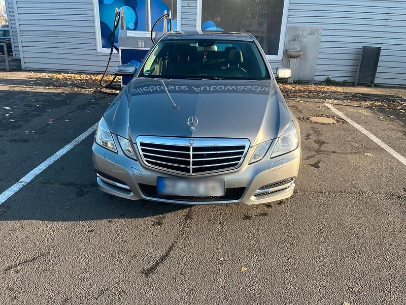 Gebraucht Mercedes E200 Avantgarde 131 PS (96 kW) 2012 Grau Limousine