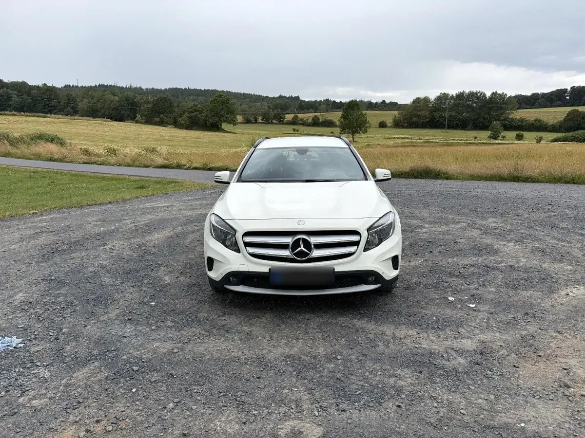 Gebraucht Mercedes GLA200 136 PS (100 kW) 2014 Weiß SUV