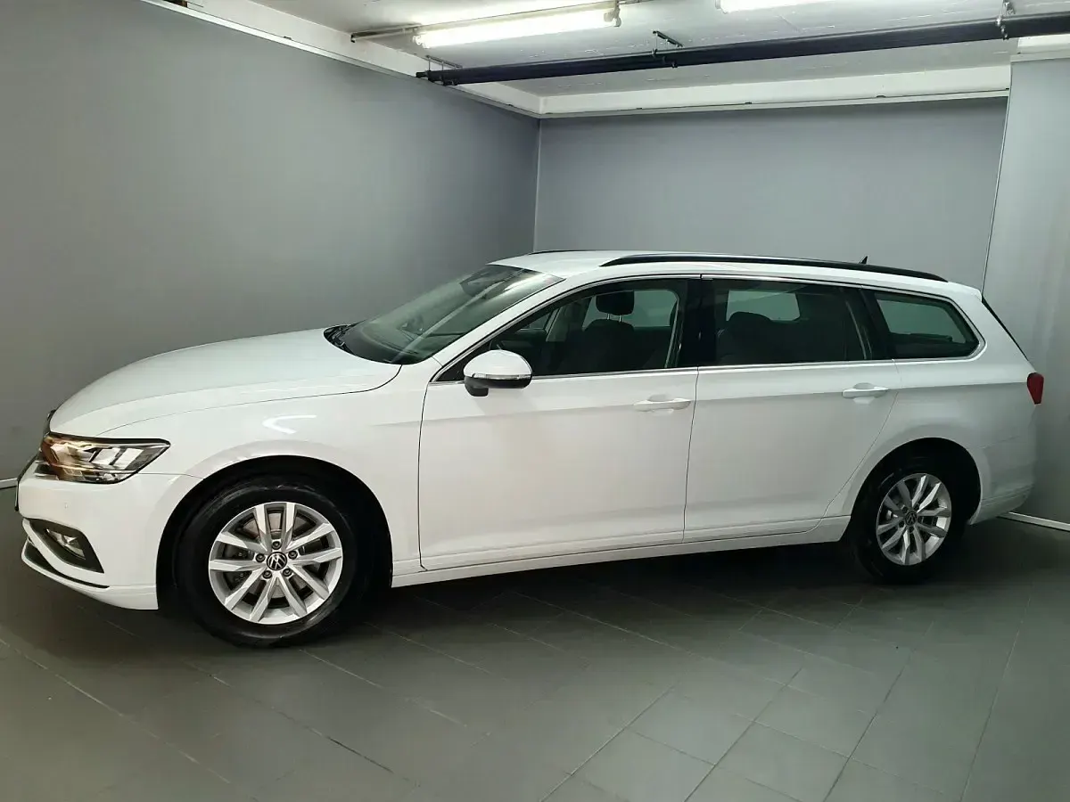 Gebraucht VW Passat Business 150 PS (110 kW) 2023 Kombi