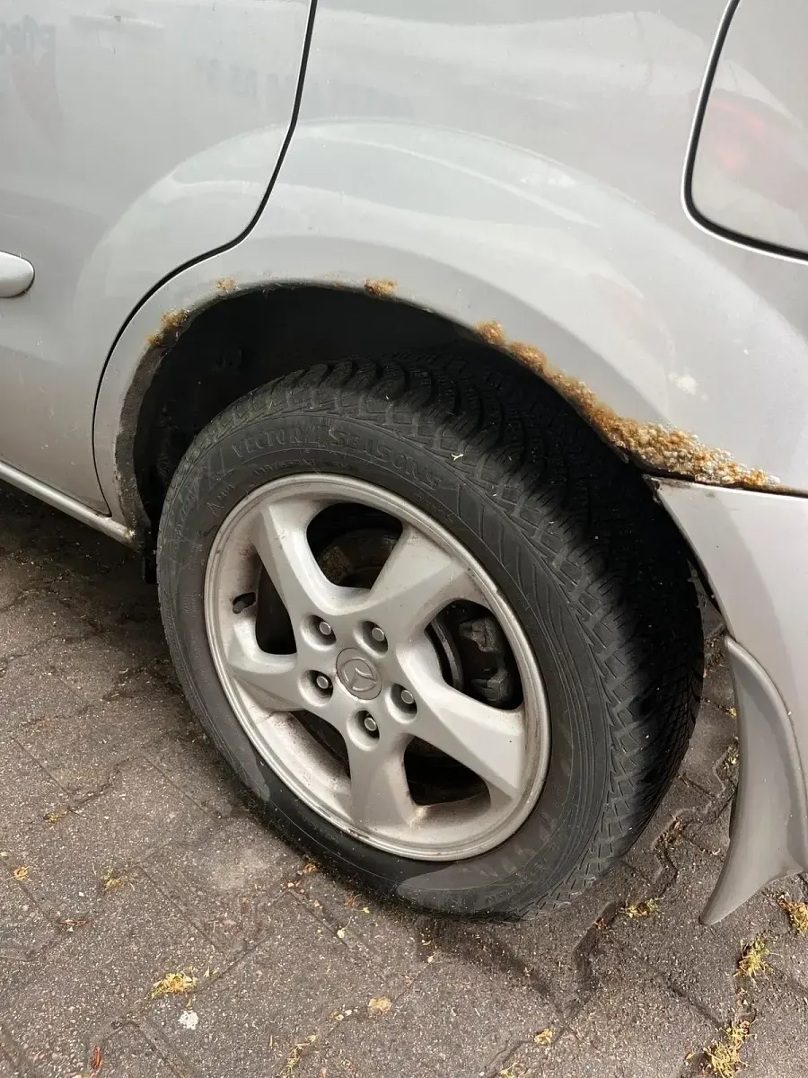 Używany Mazda 3 100 KM (73 kW) 2005 Srebrny Sedan/Limuzyna