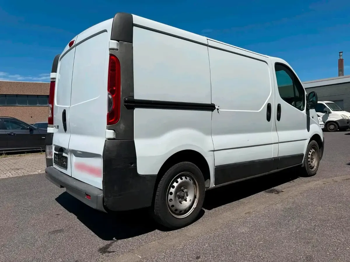 Gebraucht Renault Trafic 114 PS (83 kW) 2009 Weiß Van / Kleinbus