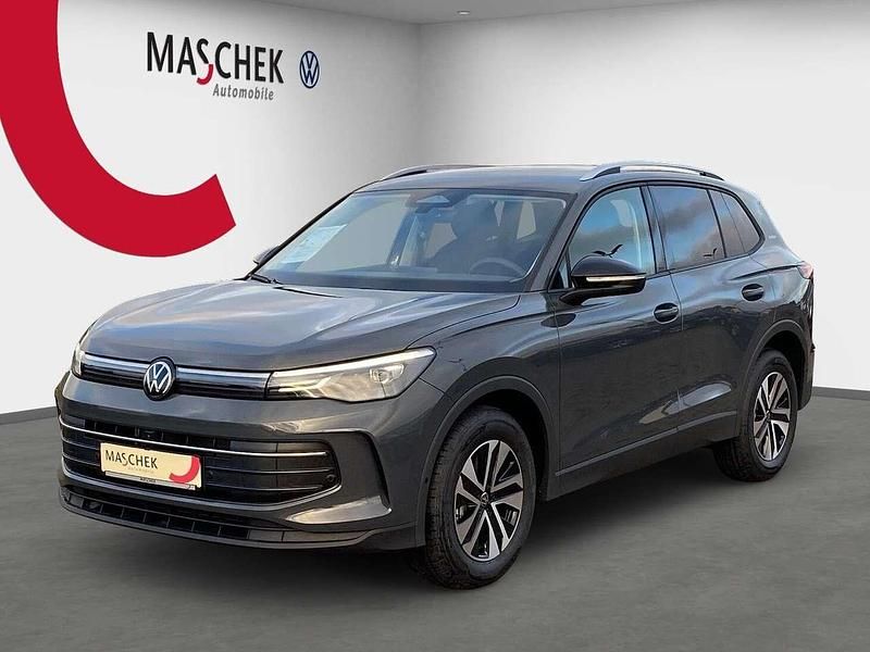 Neu VW Tiguan 150 PS (110 kW) 2025 Delfingrau metallic SUV